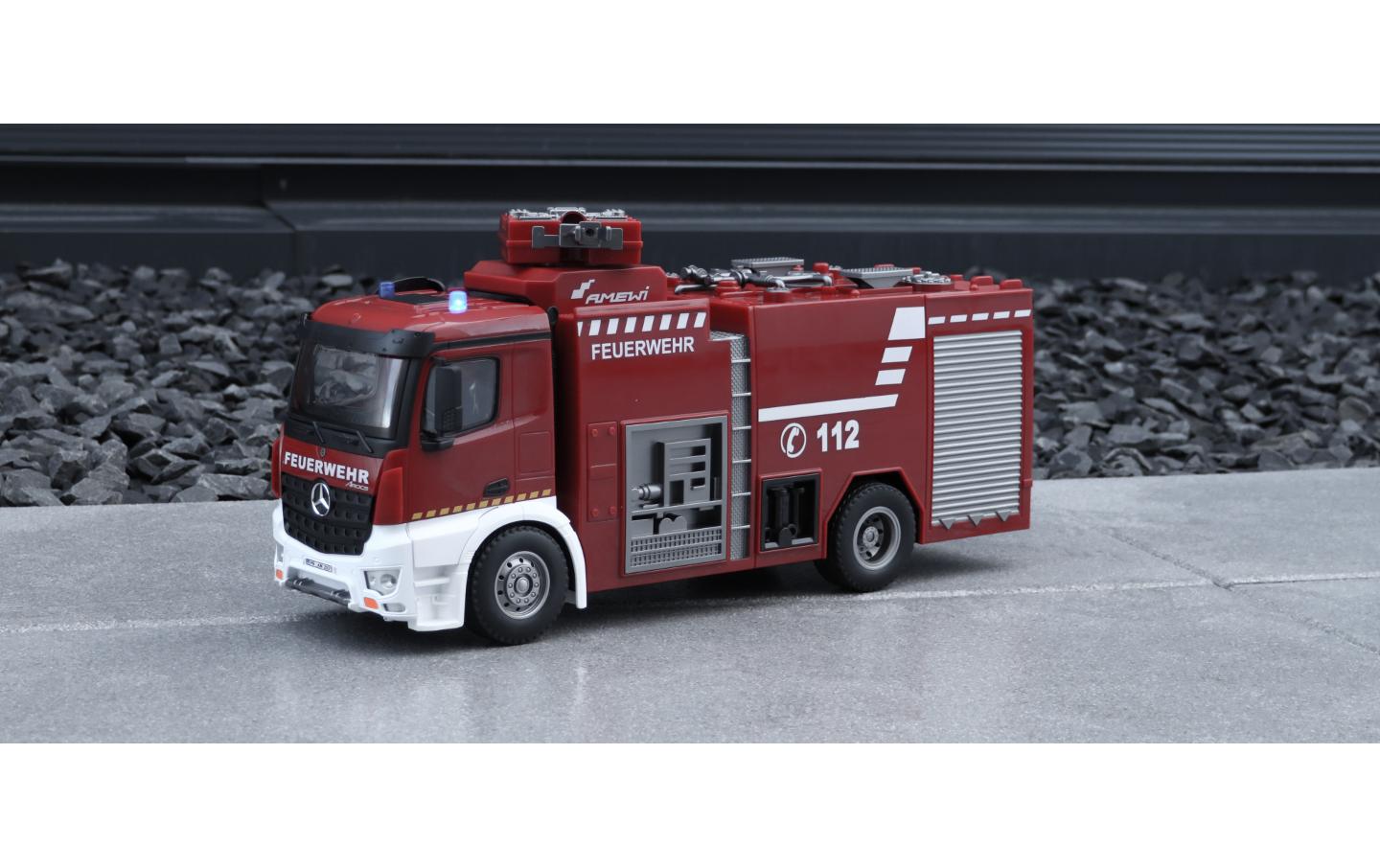Mercedes Benz Arocs Feuerwehr Löschfahrzeug RTR, 1:18<br>Realistisches Feuerwehrauto mit Beleuchtung, Soundeffekten und Wasserwerfer