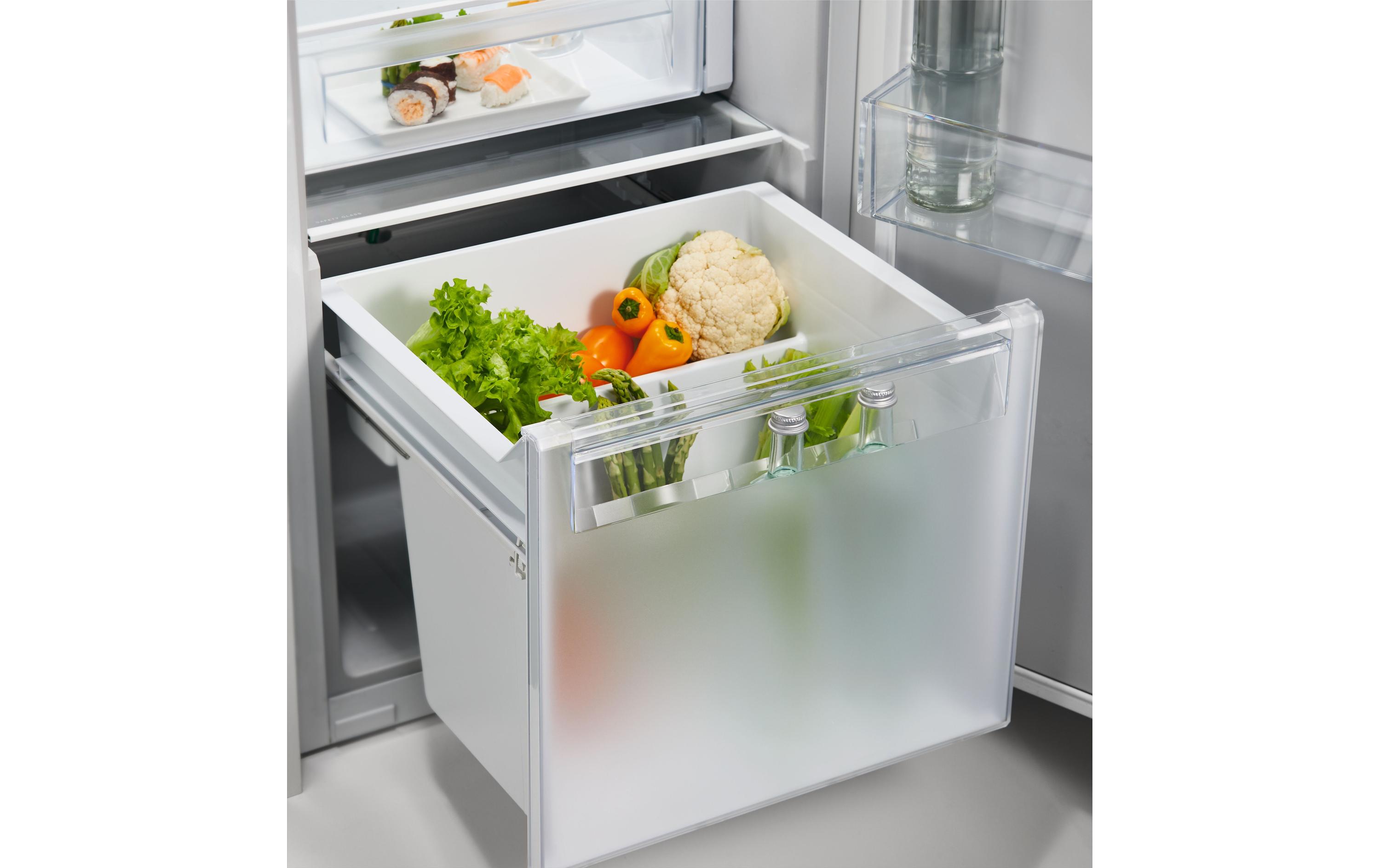 Einbaukühlschrank IK3029SAL Links/Wechselbar<br>Effizienter Einbaukühlschrank mit grosszügigem Innenraum, LED-Beleuchtung und energiesparender Technik für frische Lebensmittel