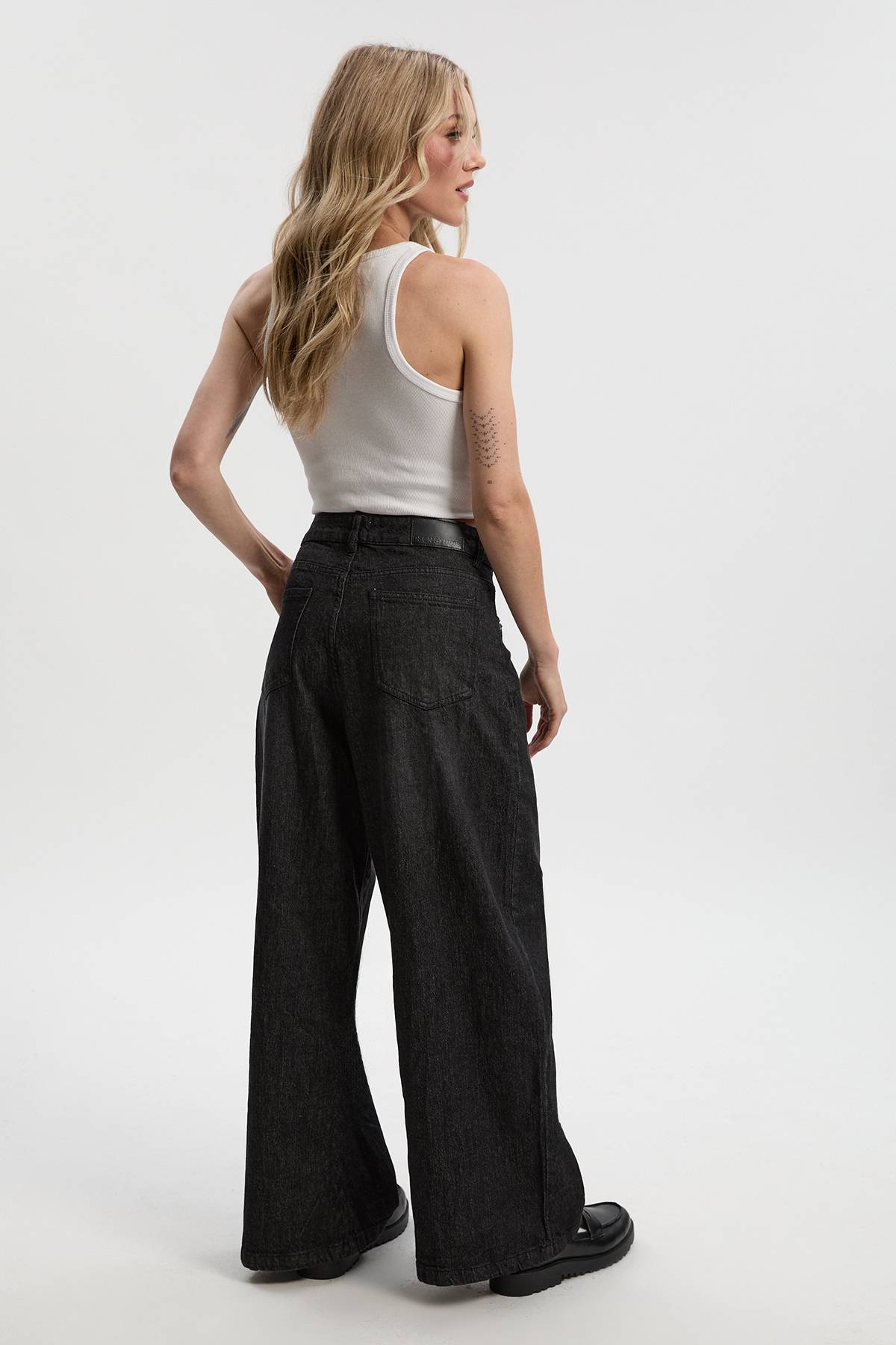 boohoo Jean Basique Petite Super Jambe Évasée