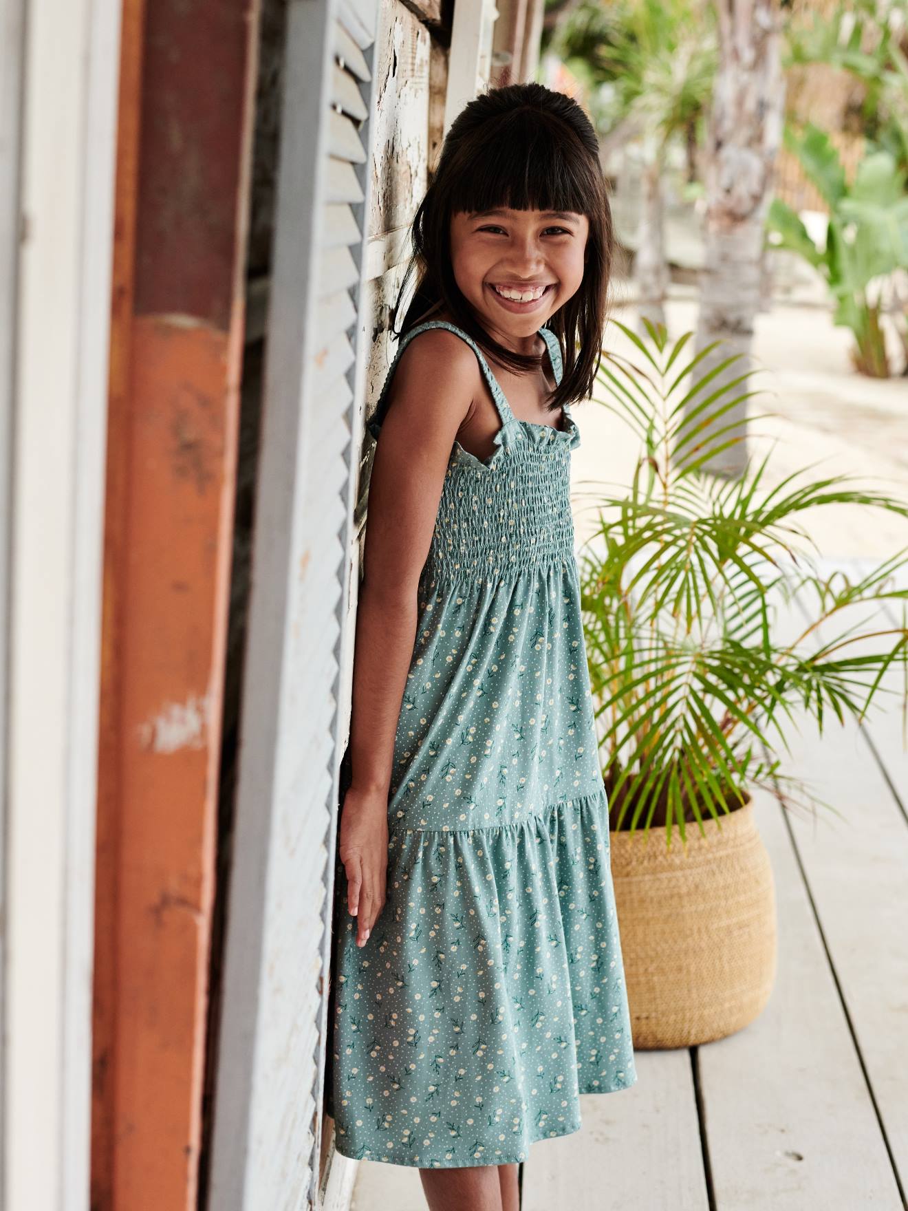 Vestido verde esmeralda com bata e suspensórios para meninas