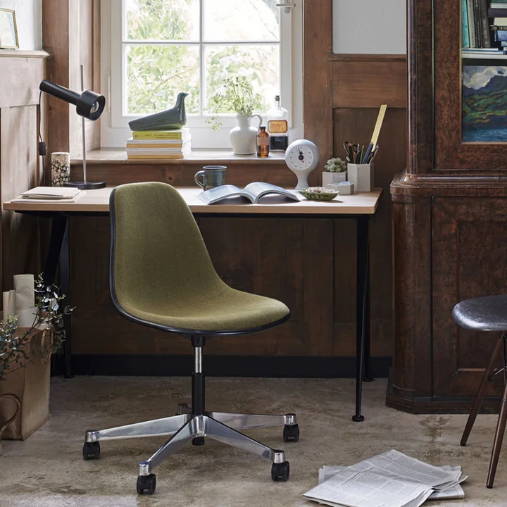 Vitra - Eames Plastic Side Chair PSCC, poliert / weiss, weiche Rollen (Hartboden)