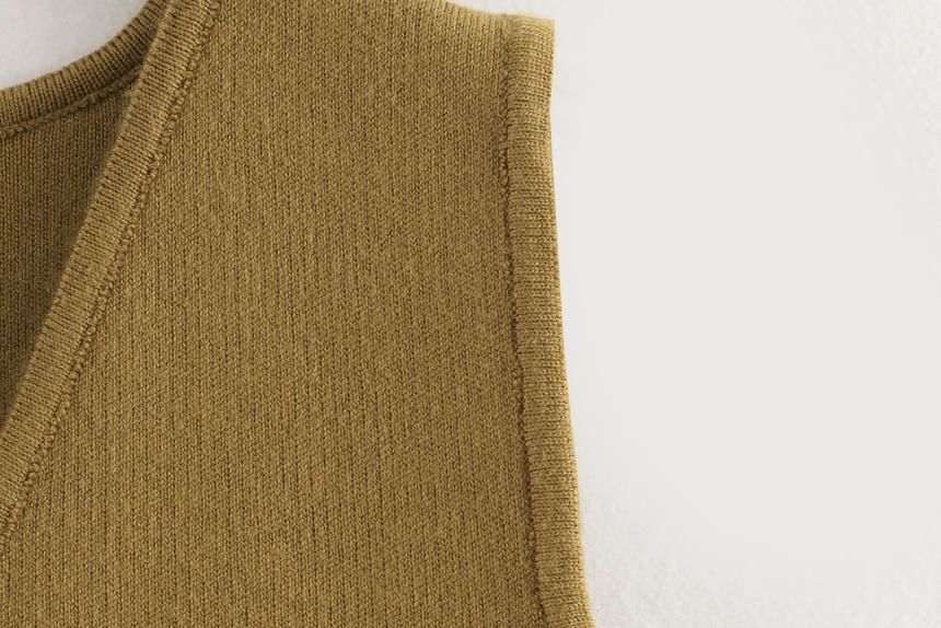Cumulys - V-hals effen vest met knoopjes