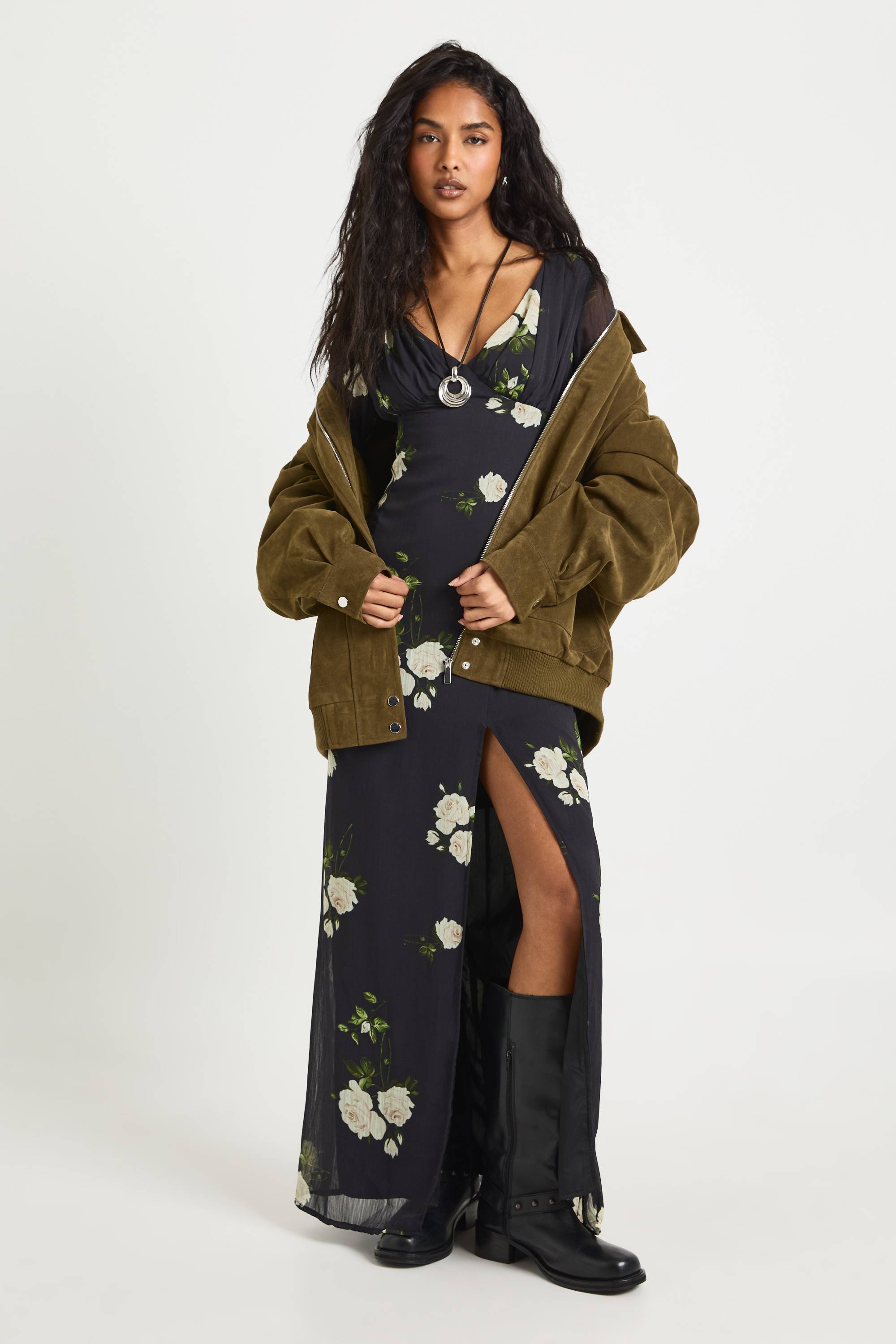 boohoo Robe Maxi Plongeante en Chiffon Floral