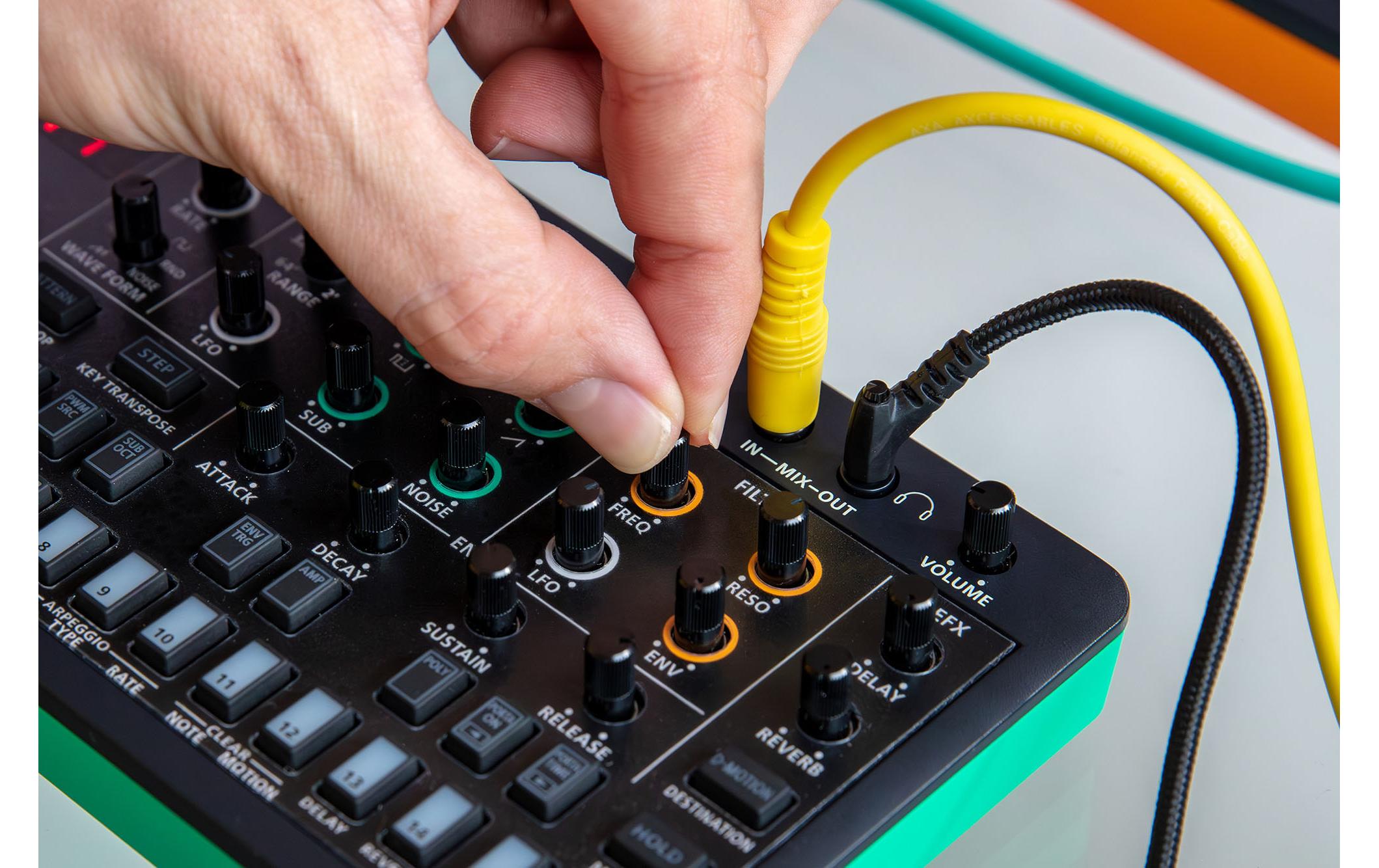 Synthesizer AIRA S-1<br>Tweak-Synthesizer mit neuer Klangwelt