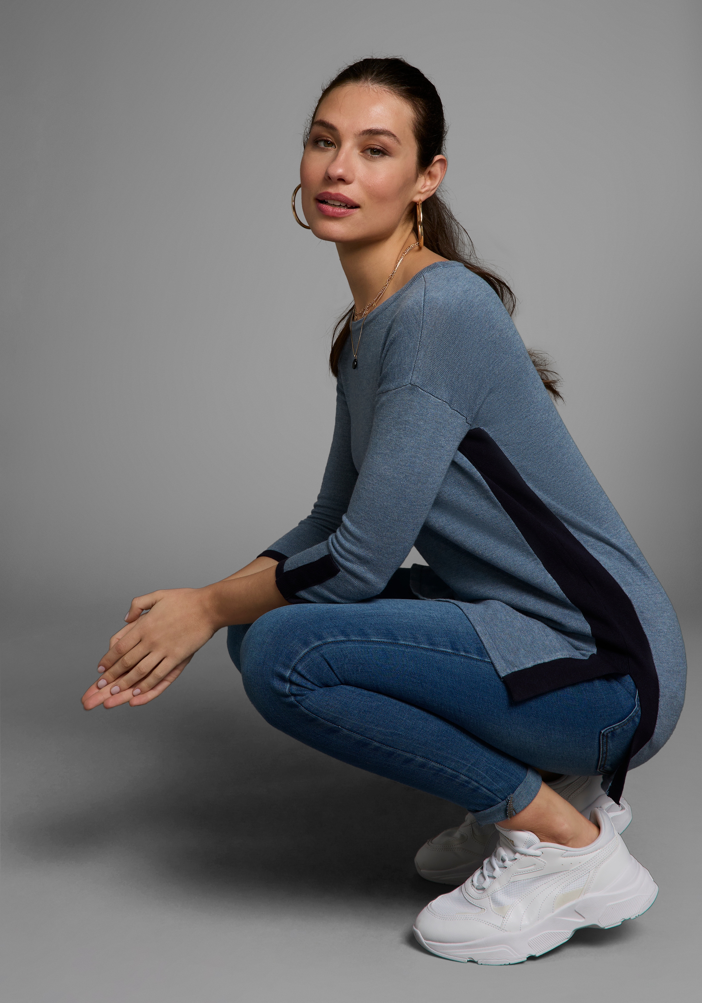 Laura Scott Longpullover , mit feinen Kontrastdetails und Seitenschlitz