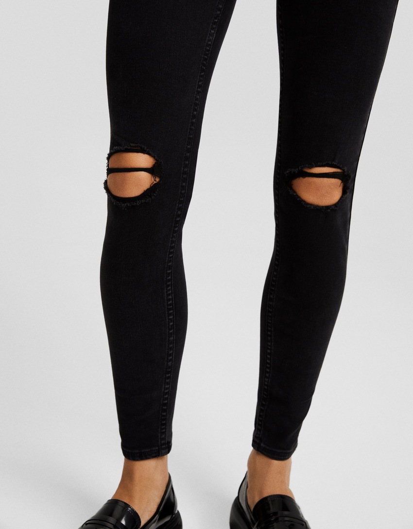 Calça jeans skinny de cintura super alta e rasgada
