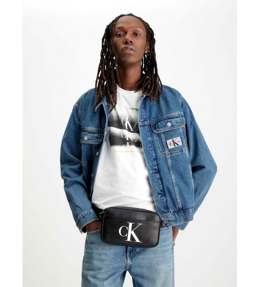 Bolsa de cintura macia com monograma Calvin Klein Jeans, preta.