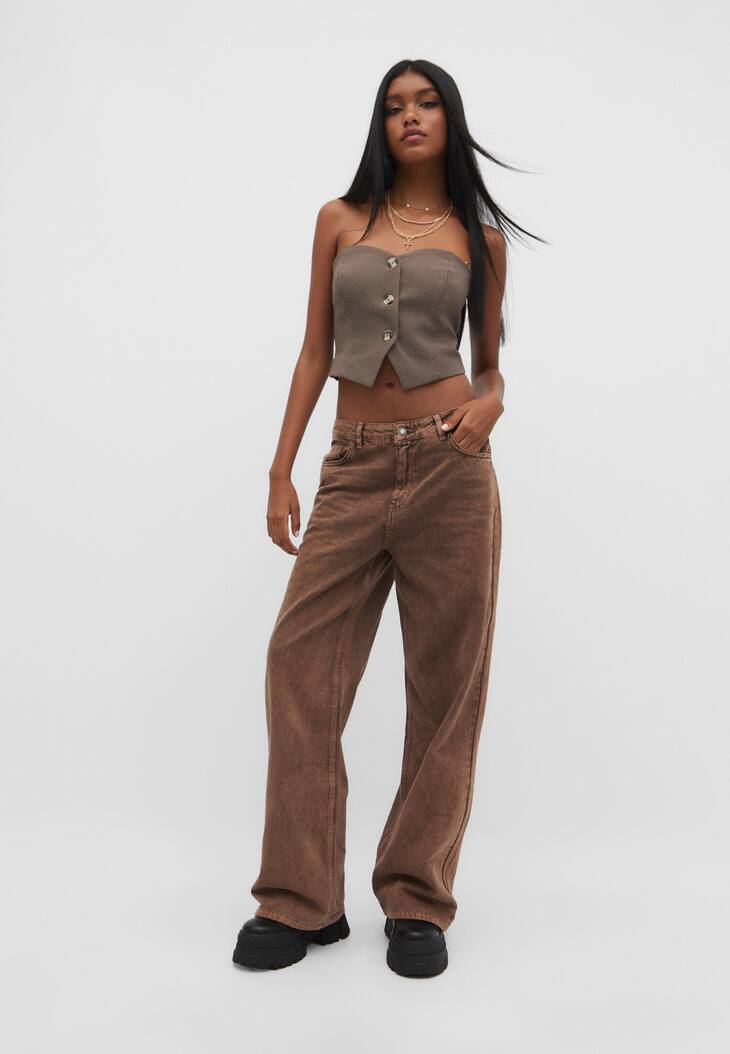 Calça jeans de cintura baixa e pernas largas