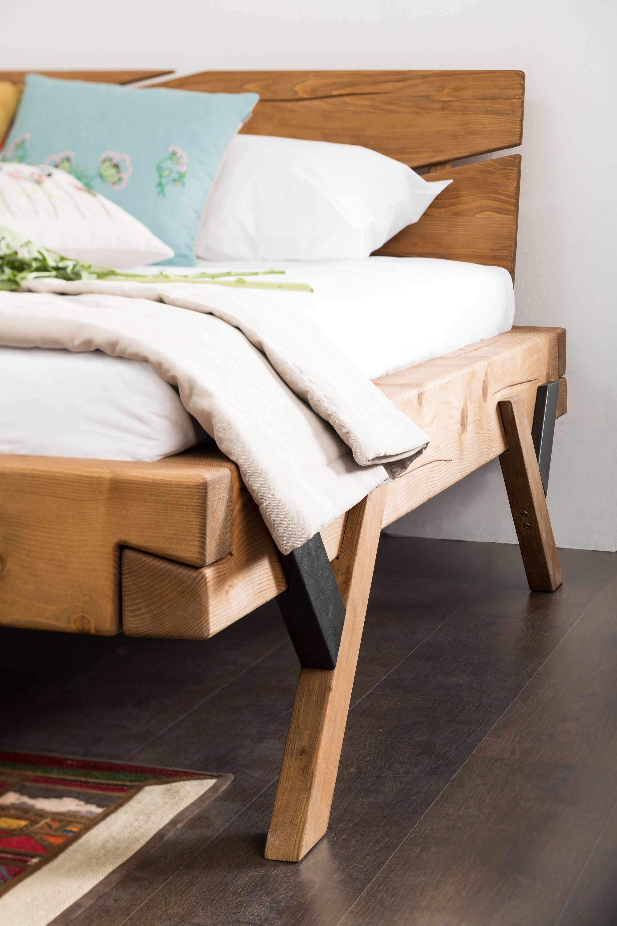 Balkenbett 160 x 200cm Massivholz Bettgestell Doppelbett Ehebett Bettrahmen