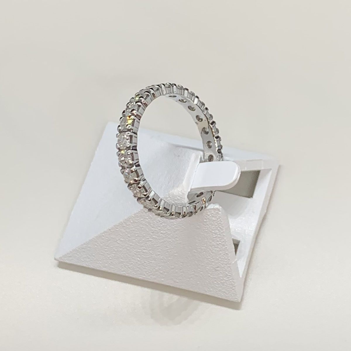 Bague d'occasion or 750 blanc tour complet diamants