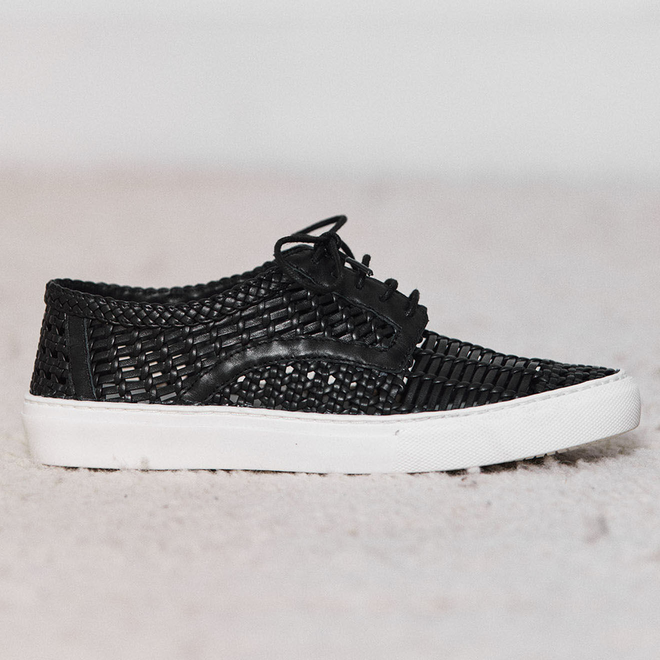 Mellow Yellow Baskets en Cuir Bea noires