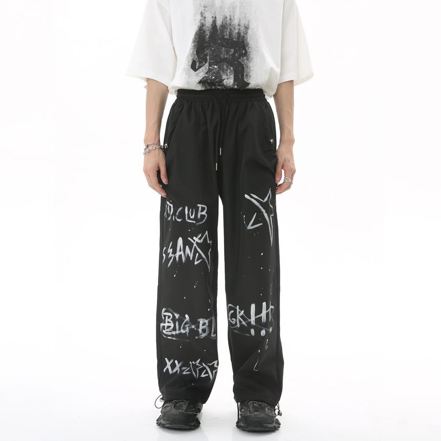 FAERIS - Rechte trainingsbroek met trekkoord en graffitiprint