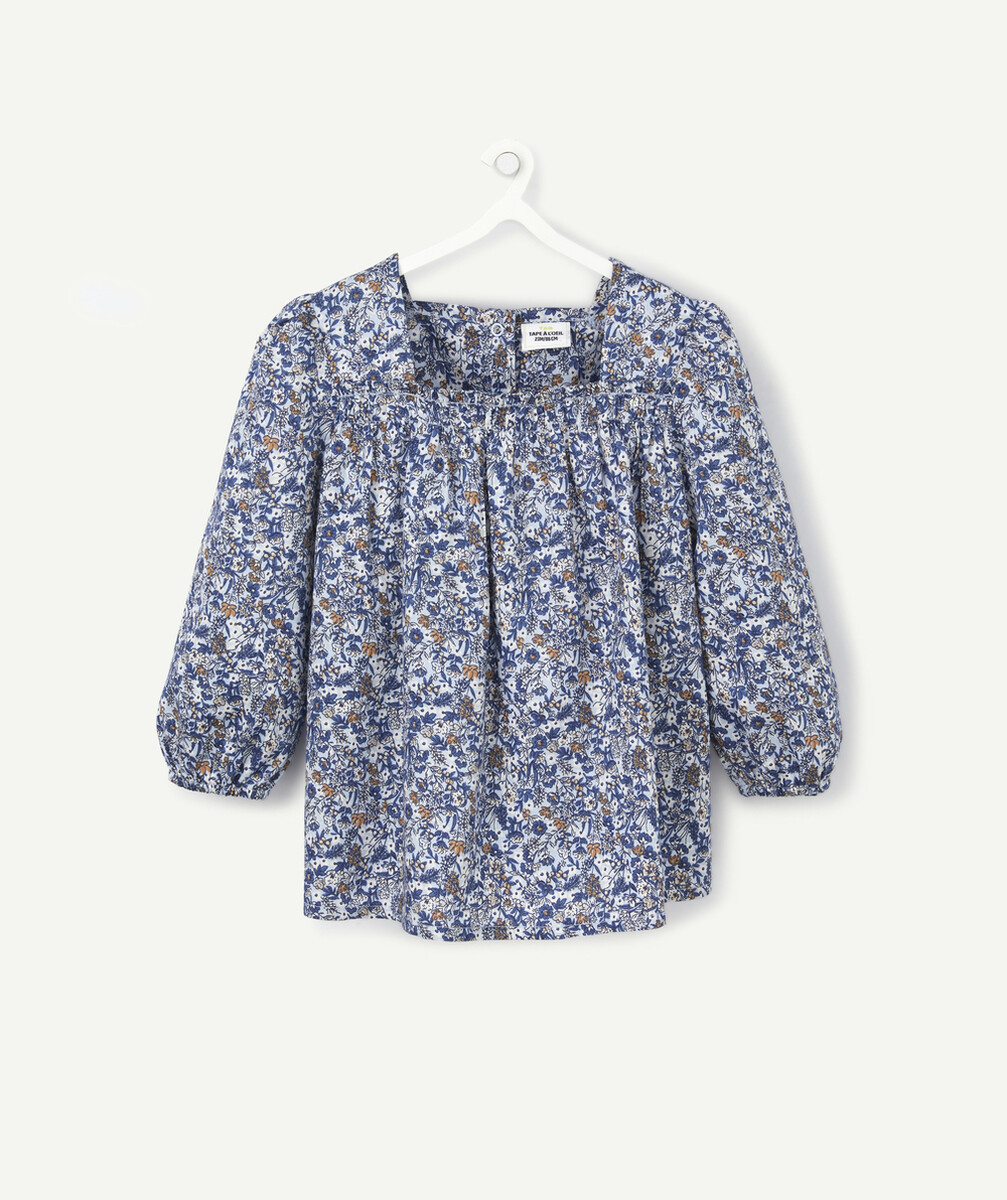 LA BLOUSE BLEUE FLEURIE EN COTON AVEC COL CARRÉ