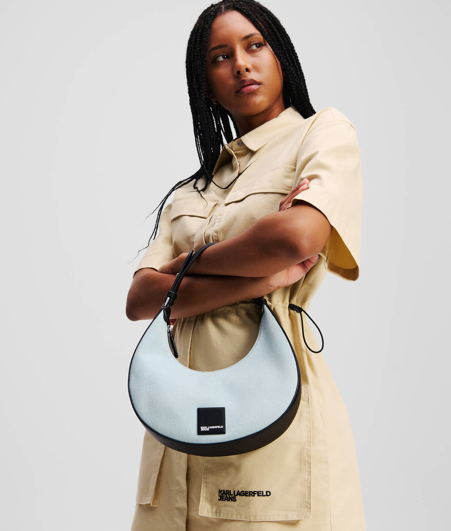SAC PORTÉ ÉPAULE DEMI-LUNE AVEC LOGO CARRÉ - Bleu Clair