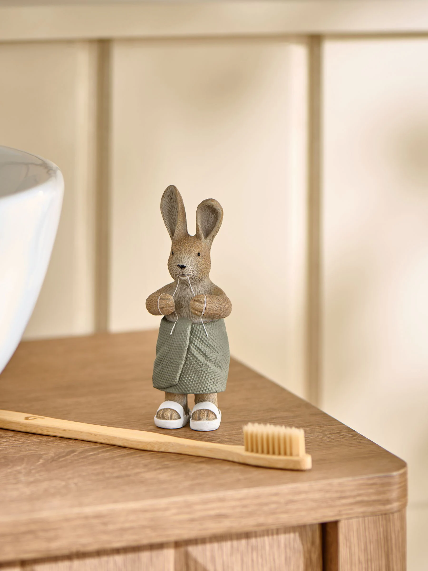 Rosie Rabbit Flossing Bathroom Ornament