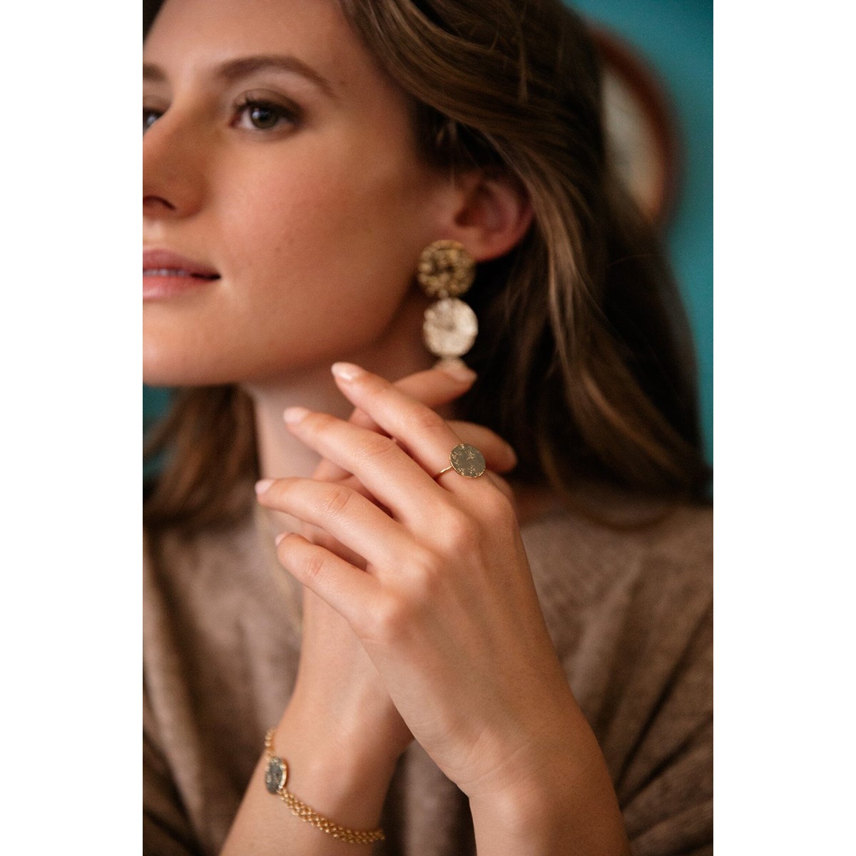 bague rond martelé doré à l'or fin - HESTIA