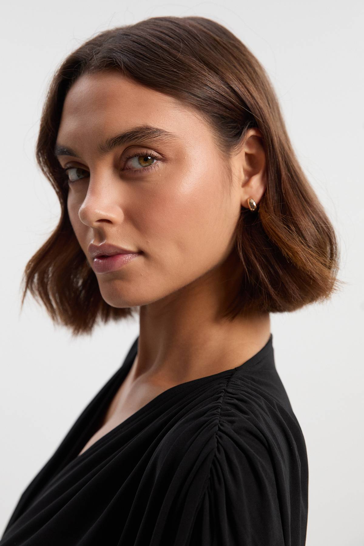 KarenMillen Body à Manches Chauve-Souris, Décolleté Plongeant et Fronces en Crêpe Drapé Extensible