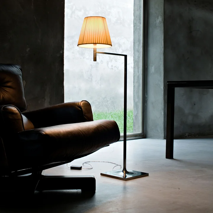 Flos - K Tribe F2 Stehleuchte, indoor, fumée