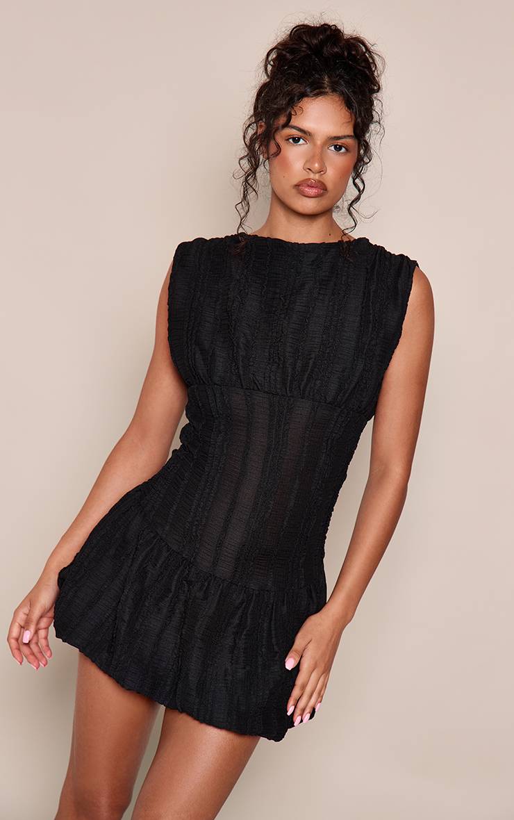 Noir Robe Droite Courte À Col Bateau Texturée Avec Volants