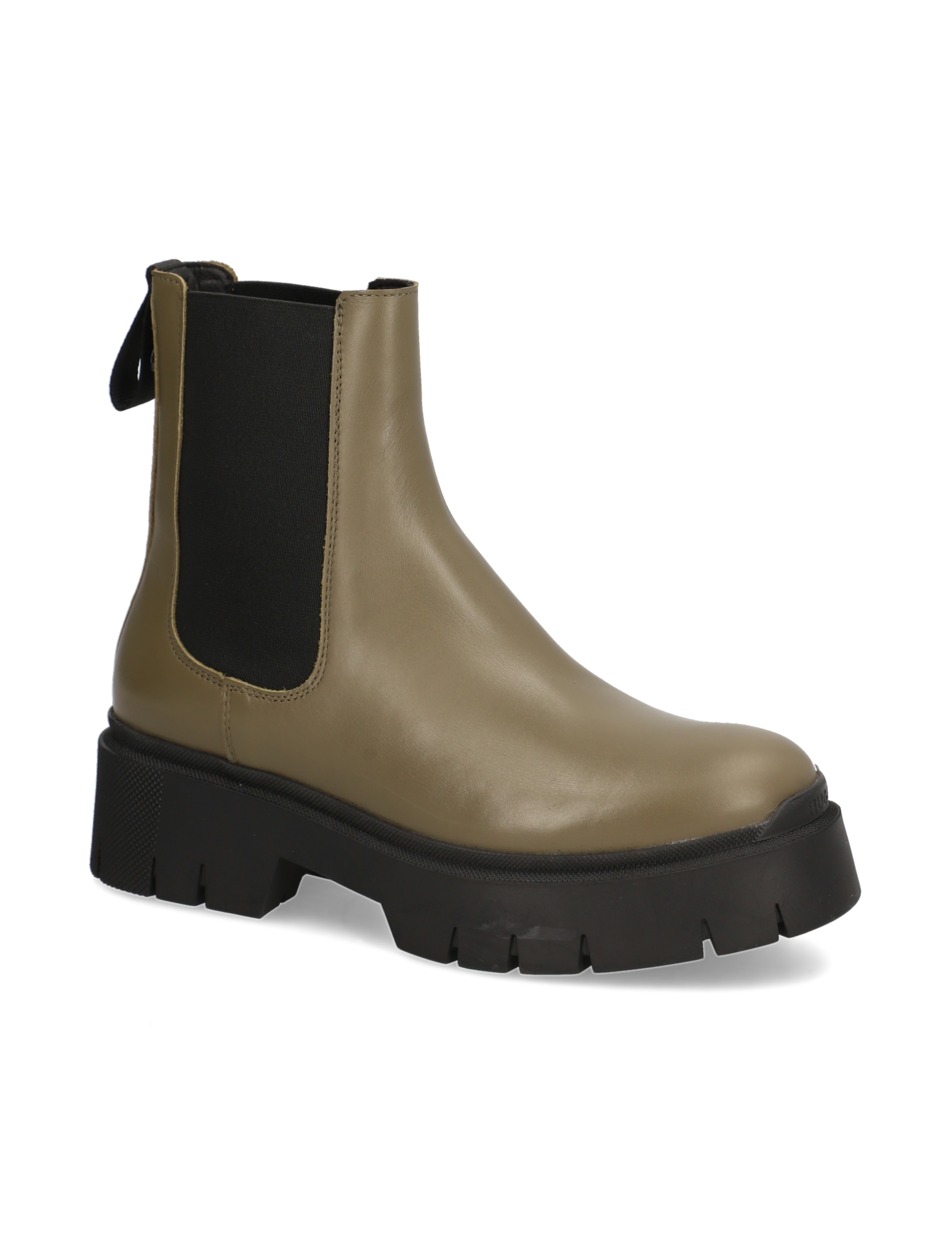 Kris ChBootie-C