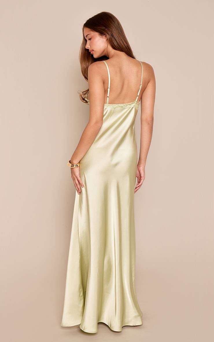 Pale Lime Robe Longue En Satin Avec Détail De Dentelle Et Nœud Sur Le Devant