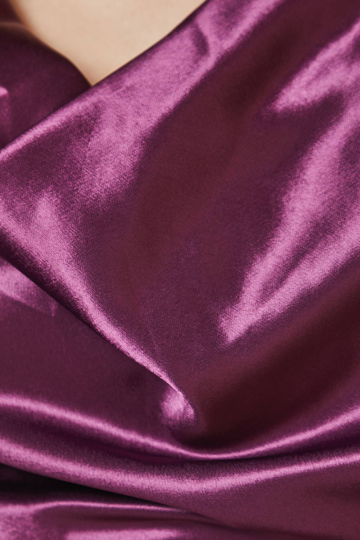 Wallis Robe Mi-Longue Satinée à Col Drapé