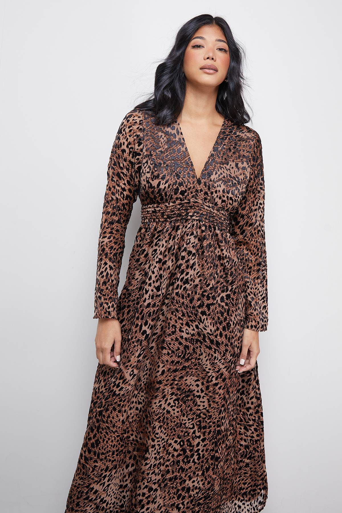 Warehouse Robe Midi Cintrée à Décolleté Plongeant en Velours Dévoré Petite