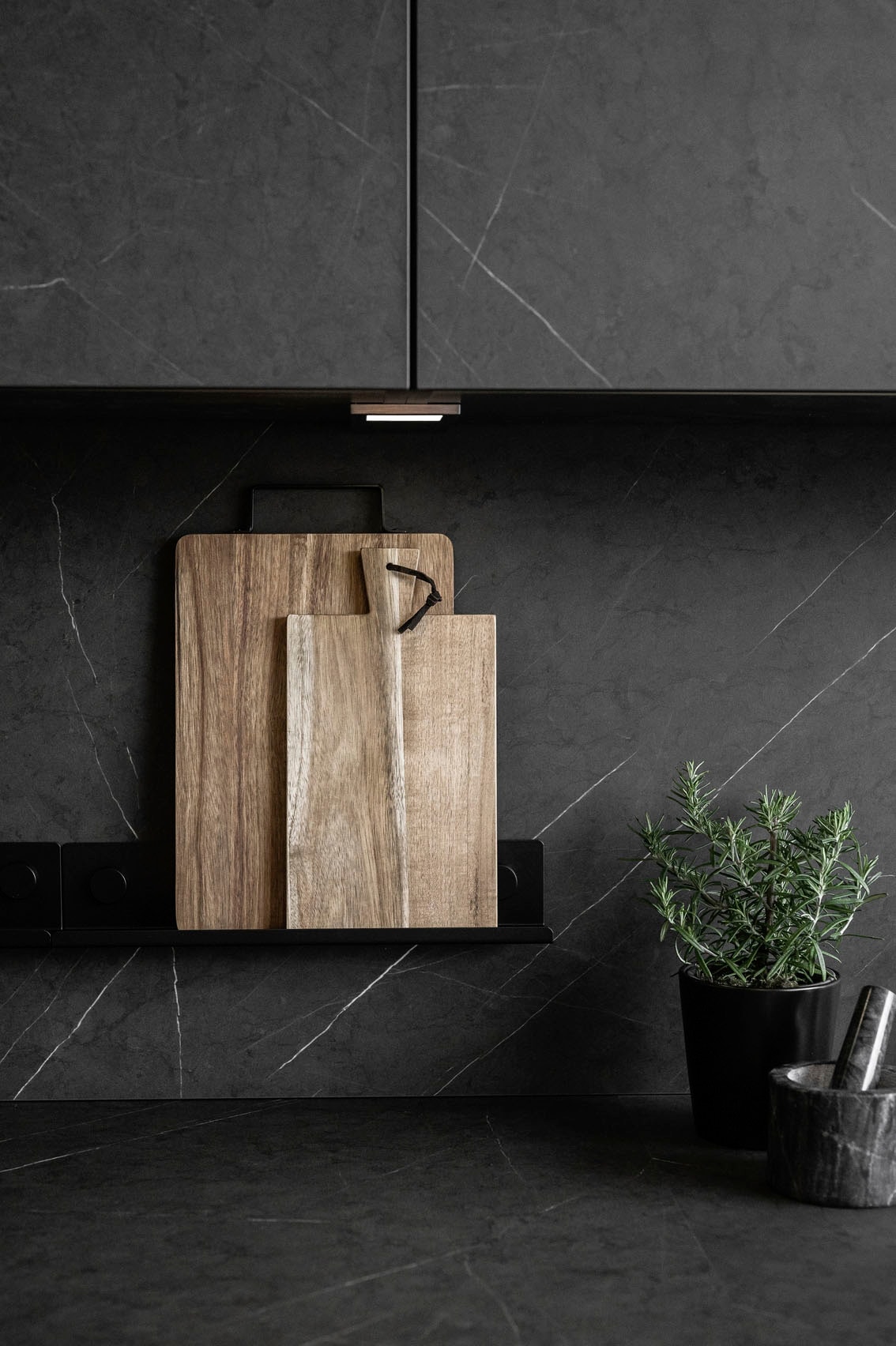 WENKO Gewürzregal »Modell Jet M« Küchenregal für die Wand, Industrial Style, pulverbeschichtetes Metall