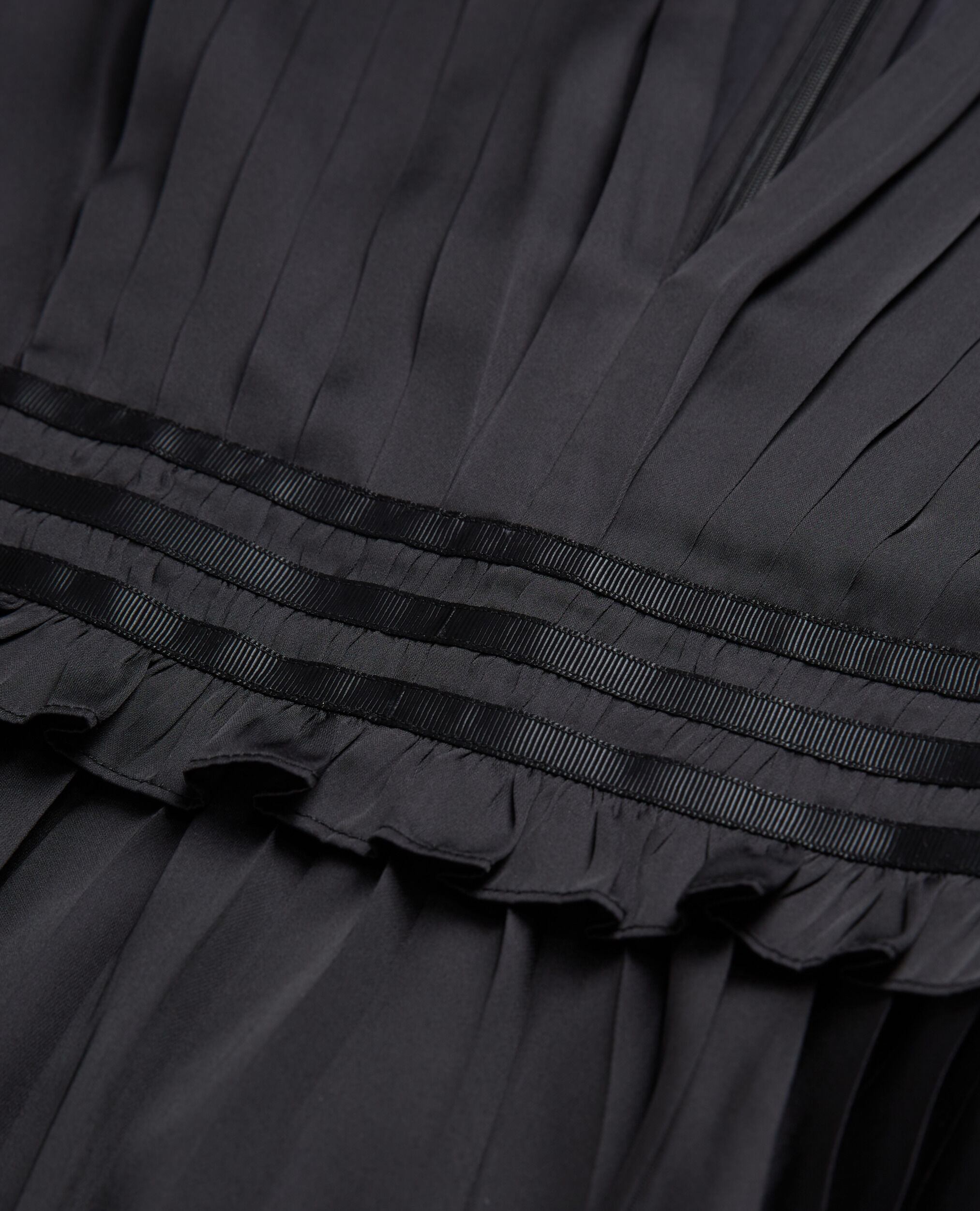 Robe courte plissée noire