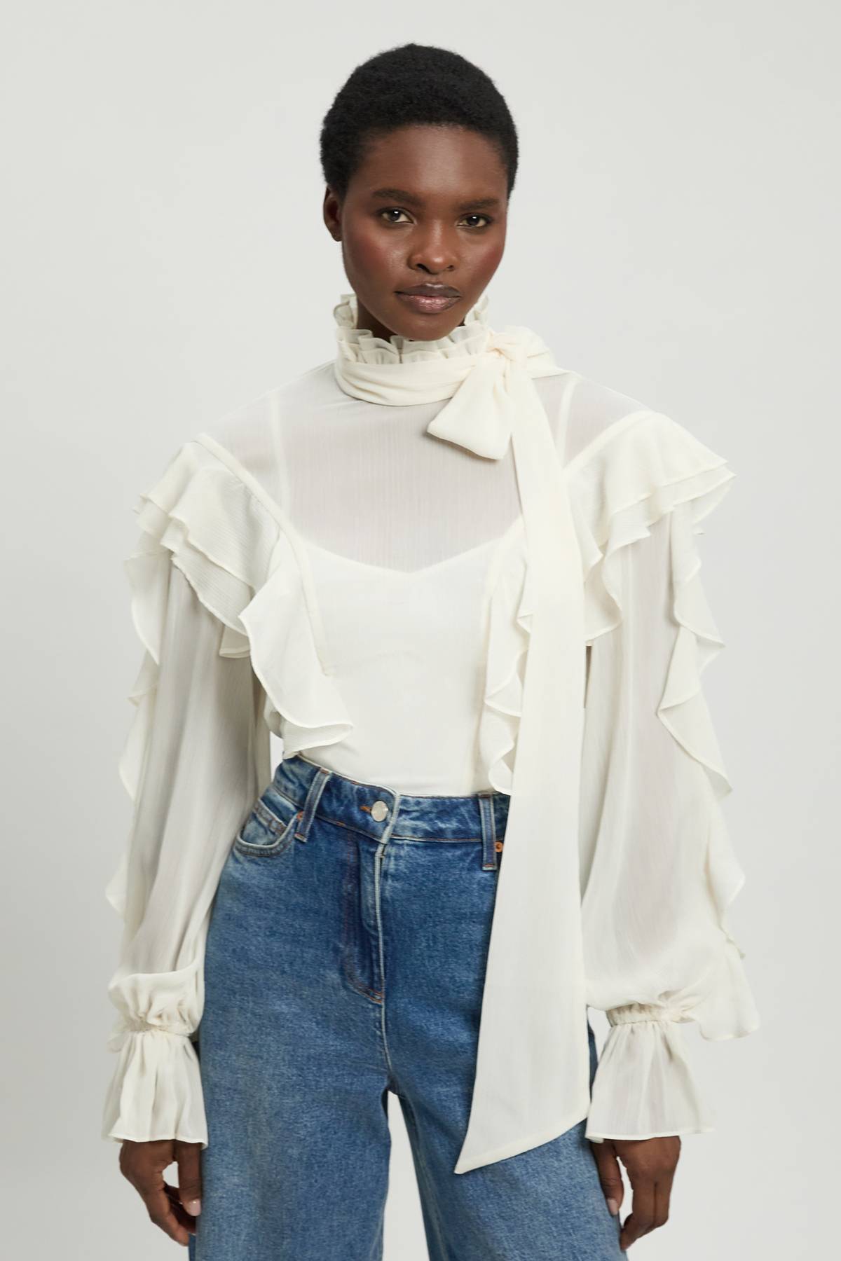KarenMillen Blouse en Georgette Froissée à Volants avec Nœud Lavallière
