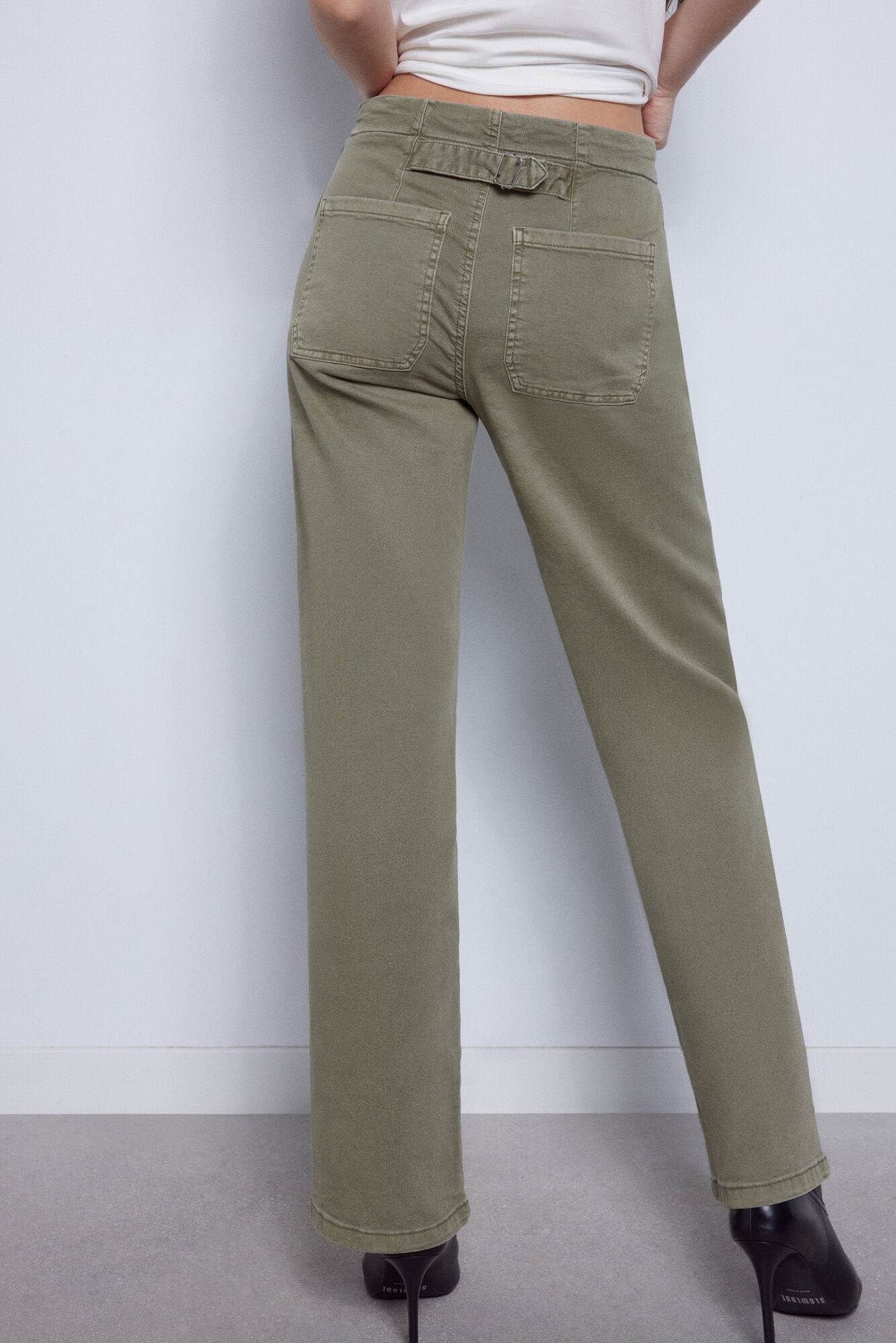 calça cargo de perna reta