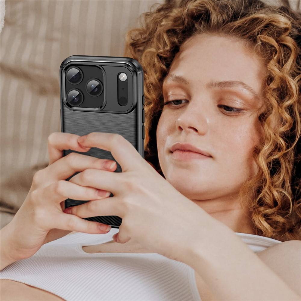 iPhone 17 Pro Gummi Case Schutzhülle Carbon Look - Schwarz