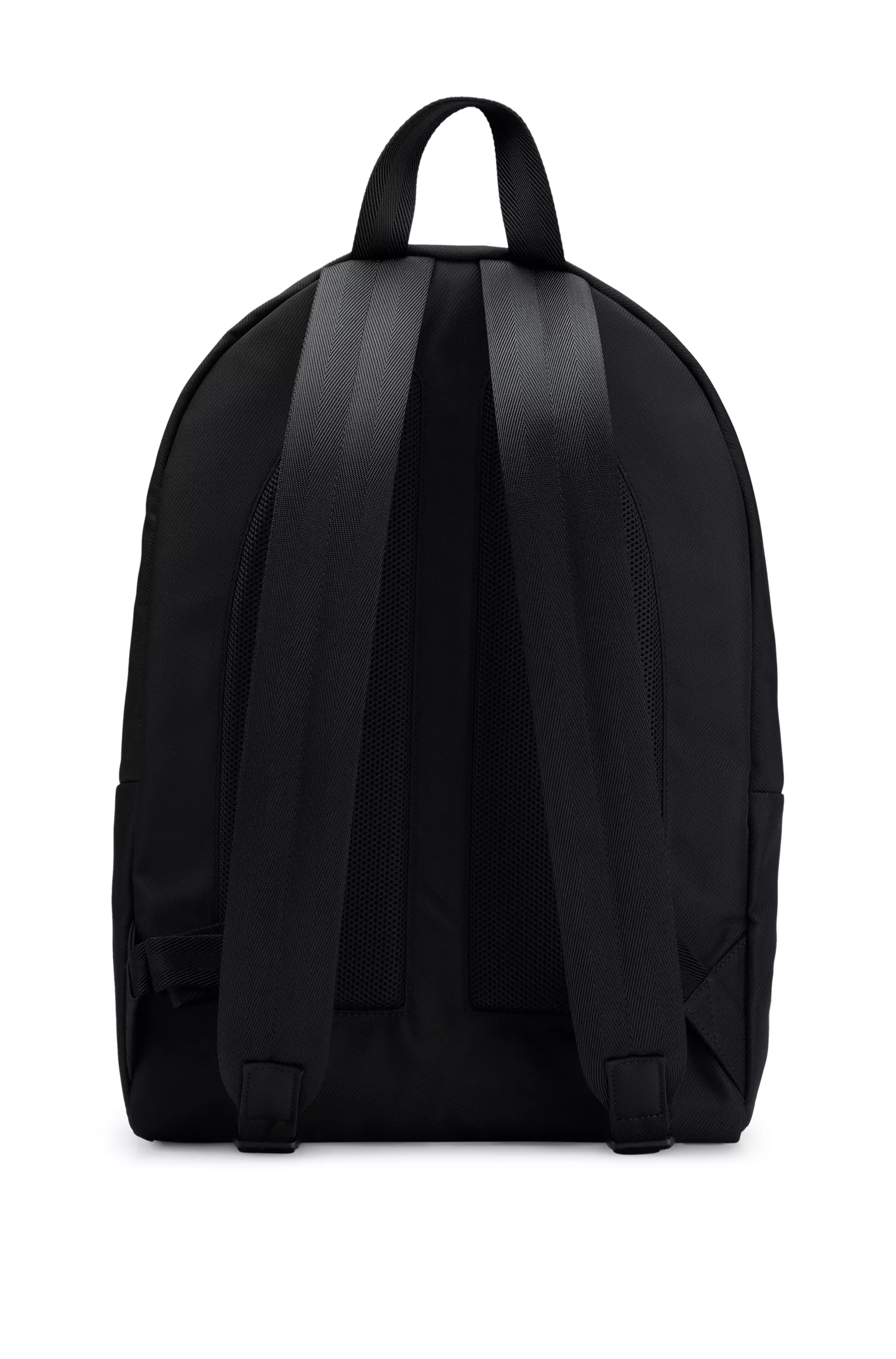Mochila BOSS preta com zíper, logotipo e faixa característica.