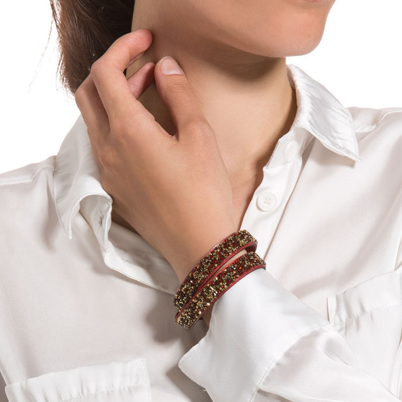 Bracelet orné de Cristaux Rouges et Dorés de Swarovski et Cuir Rouge