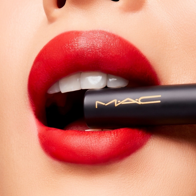 MAC Powder Kiss Velvet Blur Slim Stick 2 gr. - Saffron And On
