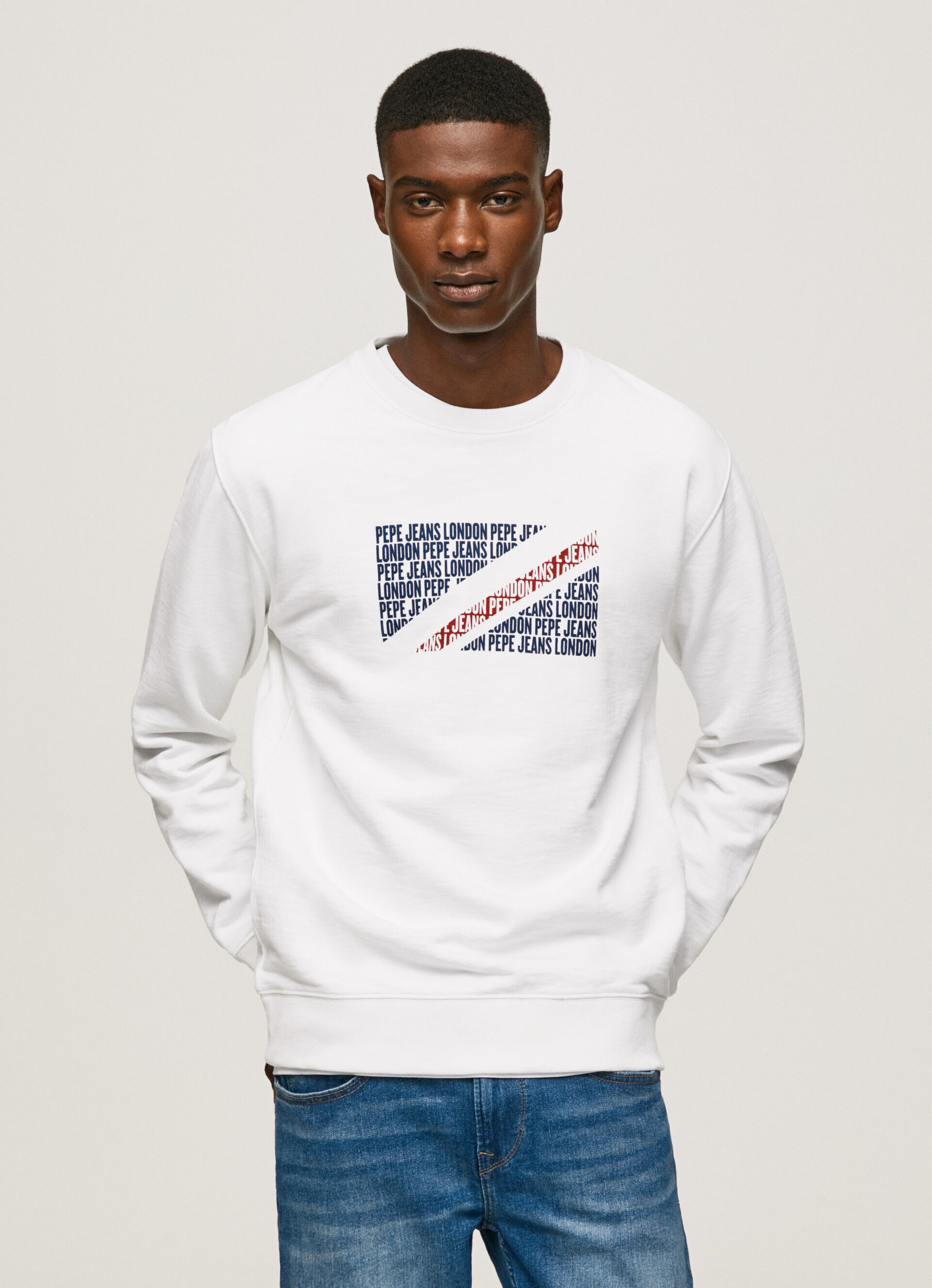 MOLETOM COM LOGOTIPO DA BANDEIRA - branco