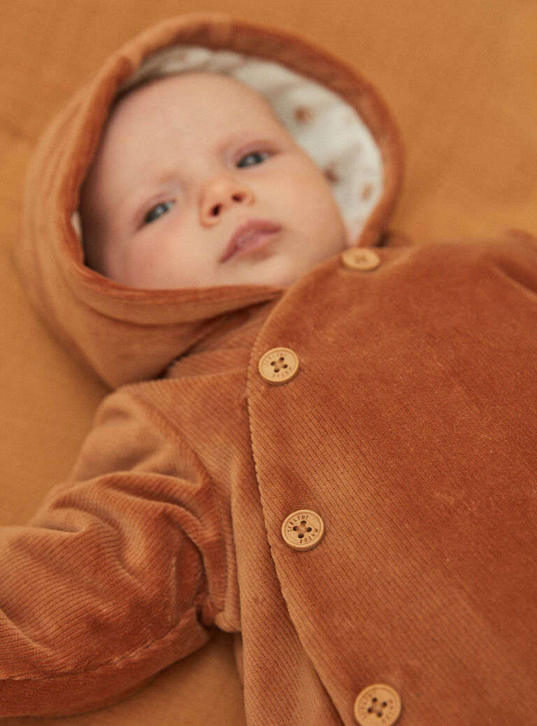 Veste de naissance caramel en velours côtelé