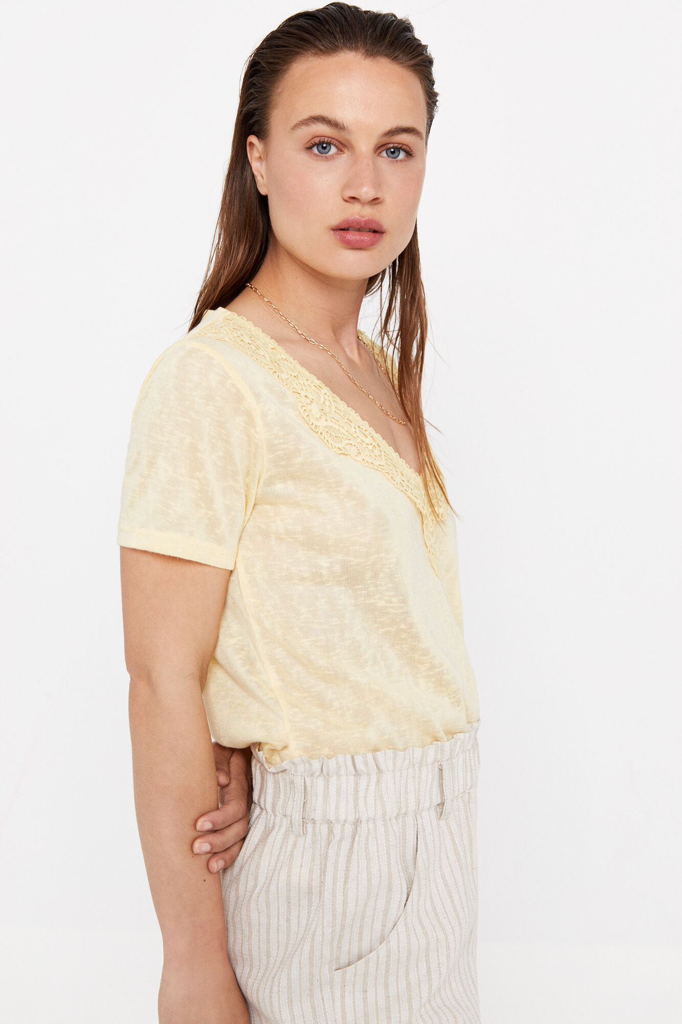 Camiseta Guipur com efeito linho - Amarela