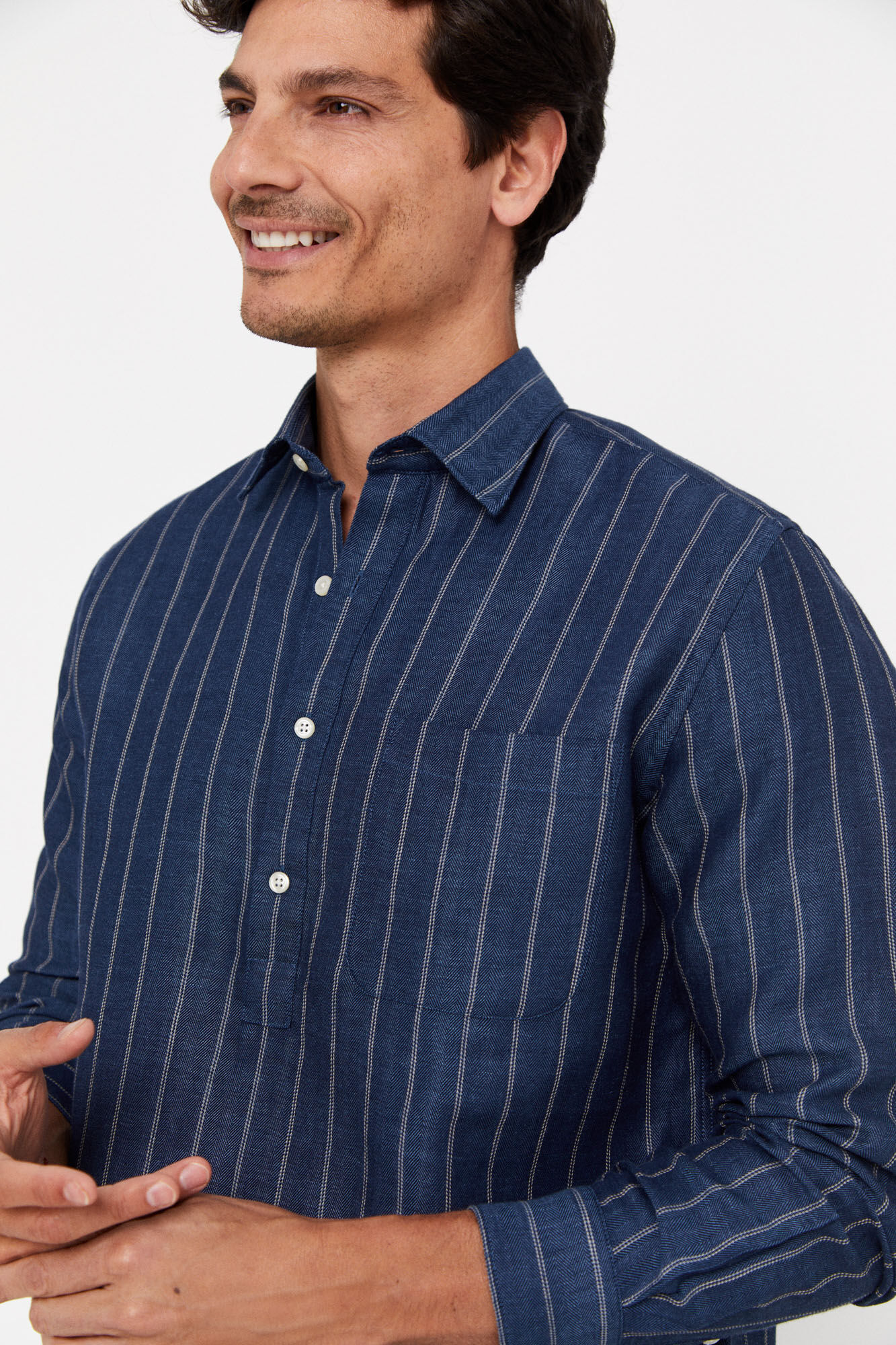 Camisa polo listrada em linho e algodão - Azul marinho