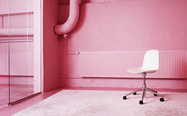 Normann Copenhagen Form Chair bureaustoel met aluminium onderstel, Ultra Leather 41599 zwart
