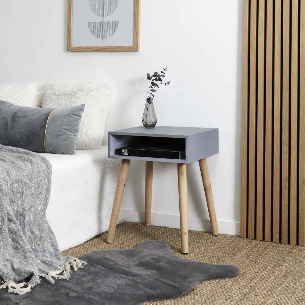 Table de chevet en bois niche colorée