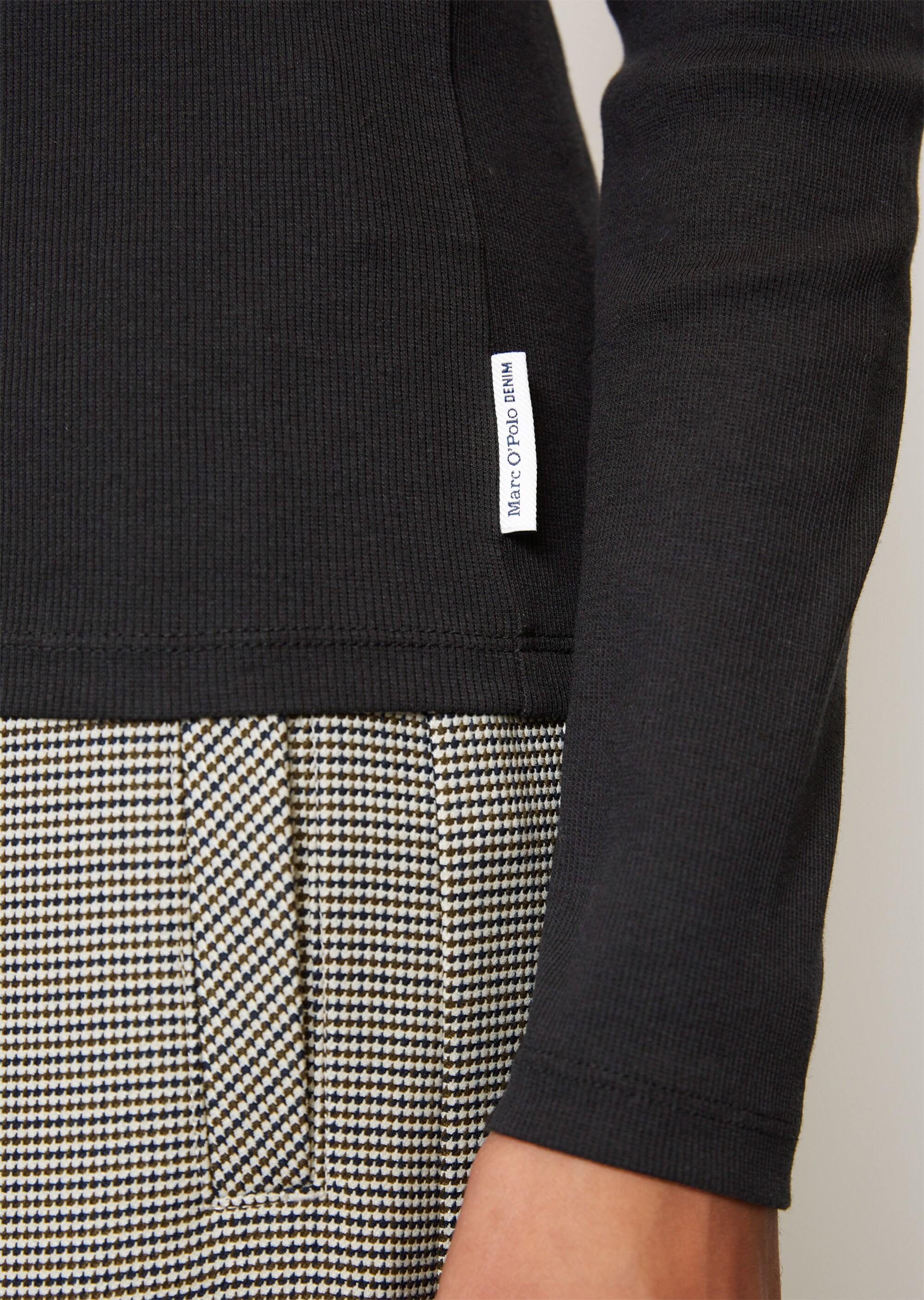 Rundhals-Longsleeve slim aus softem Feinripp-Jersey