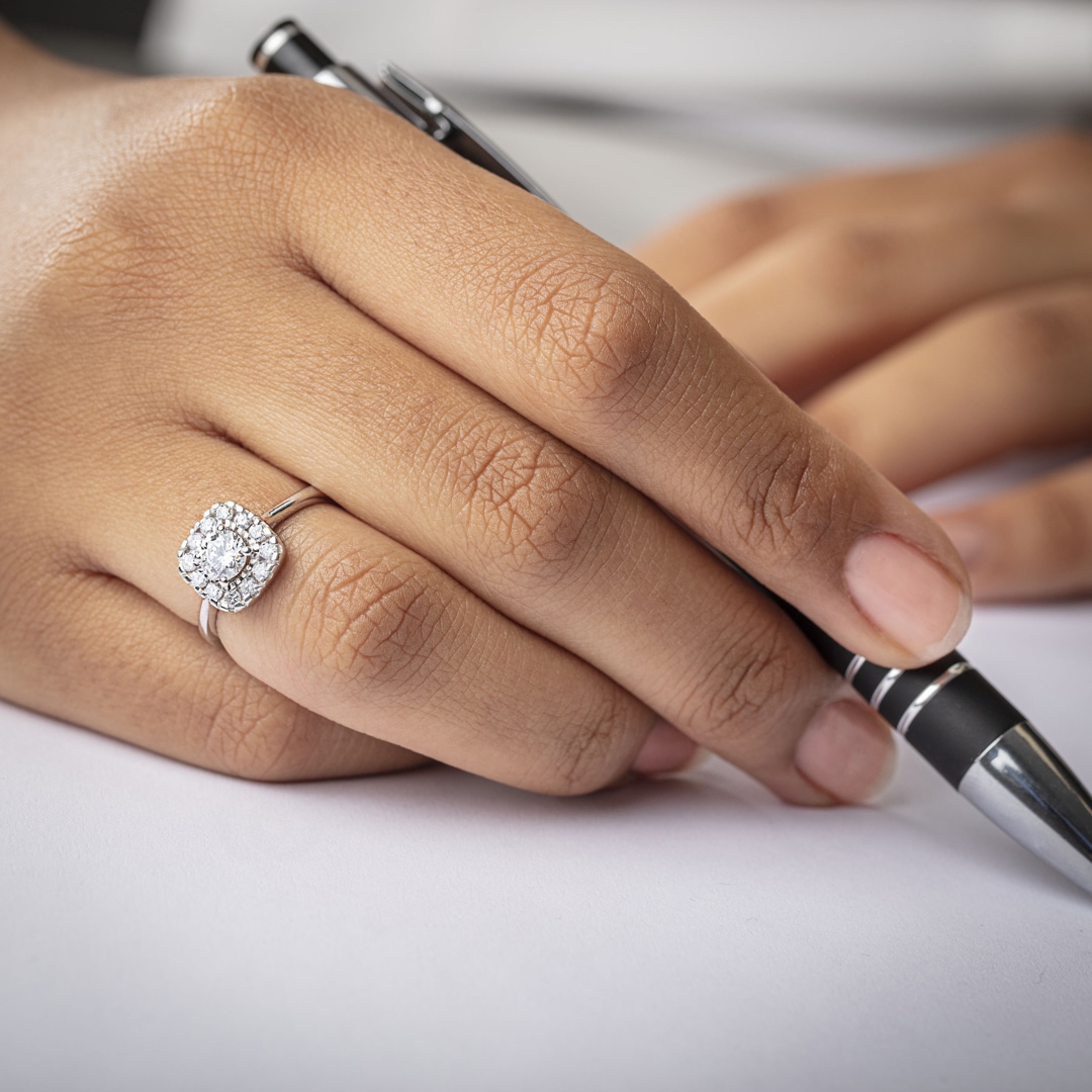 Verlobungsring 750/18 K Weissgold mit Diamanten 0.82 ct H/si