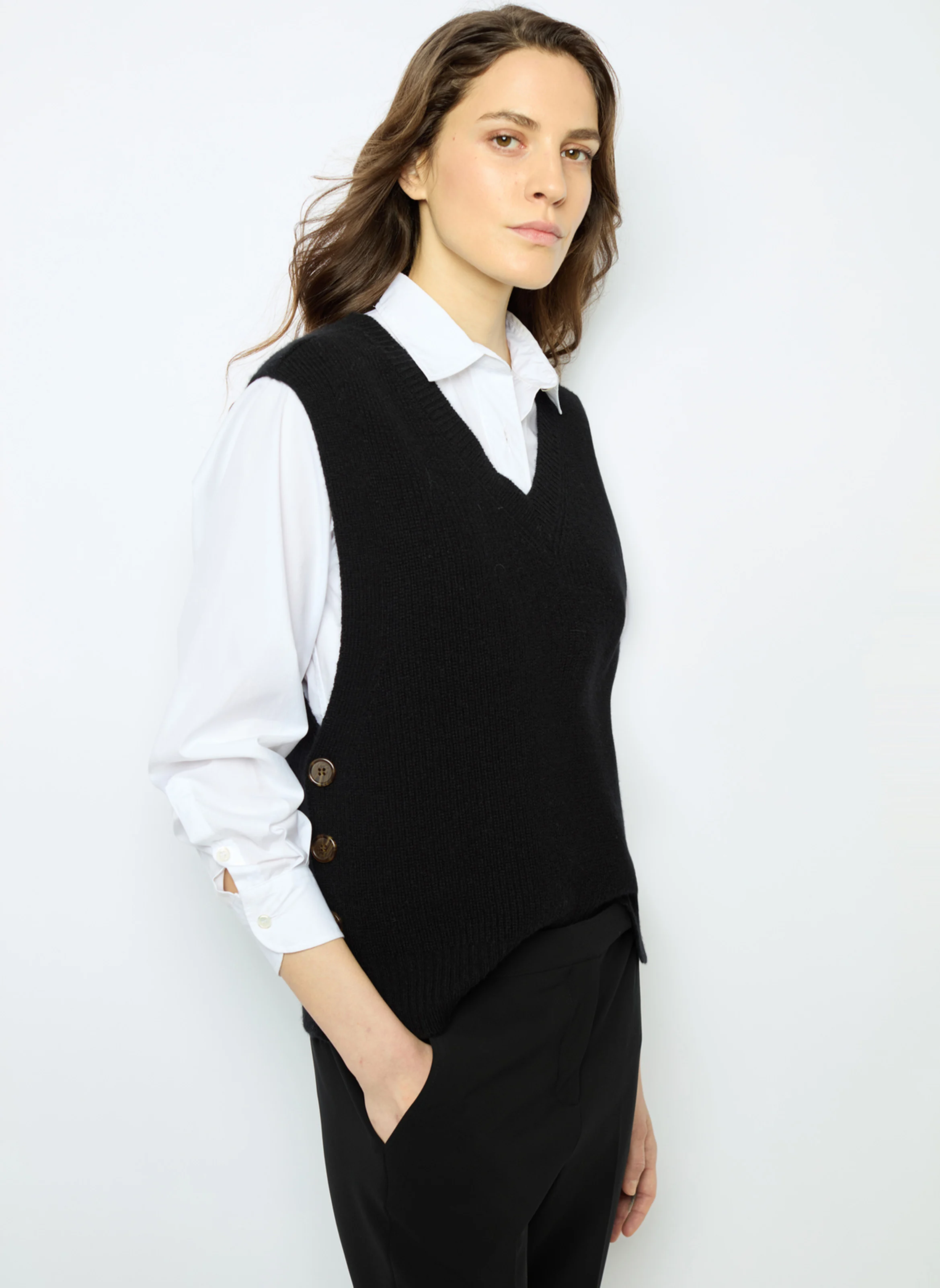 JULIETTA - Pull col V sans manches en laine | Noir