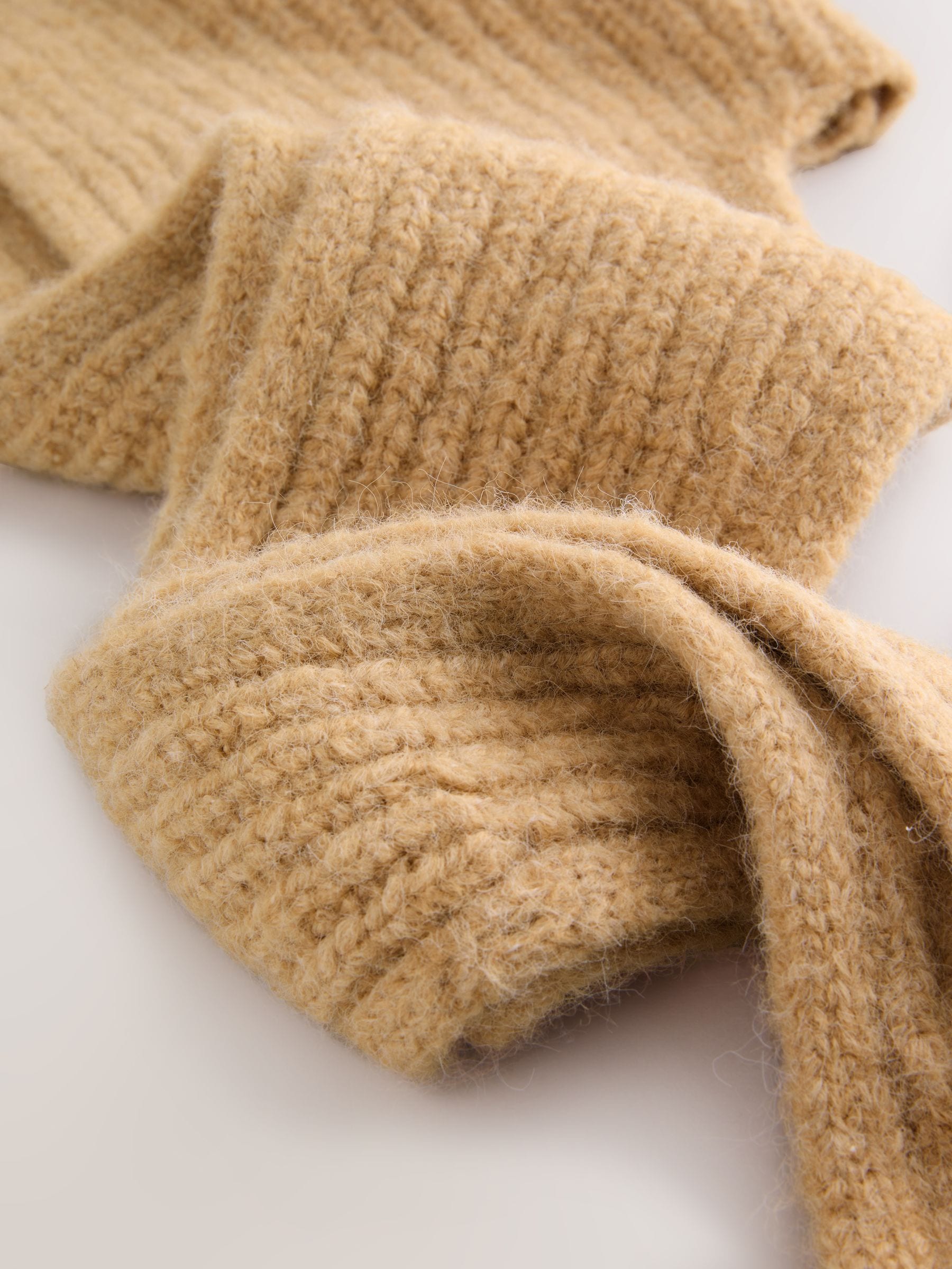 Geel - Knitted Hooded Scarf