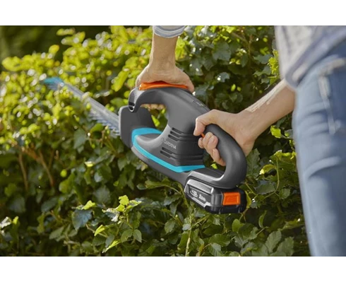 Gardena Häcksax EasyCut 40/18V P4A komplett (2,0 Ah batteri   standardladdare)