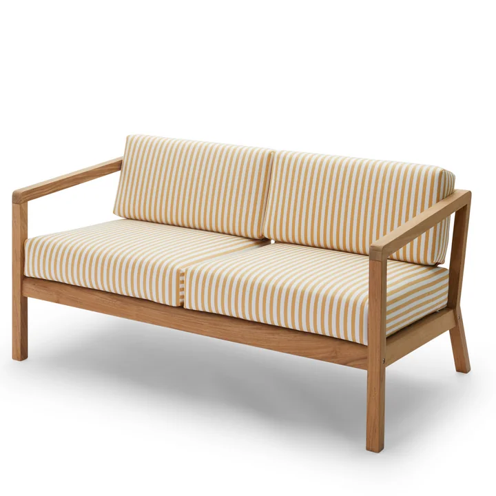 Fritz Hansen - Skagerak Virkelyst Sofa 2-Sitzer, Teak / goldgelb (Limited Edition)