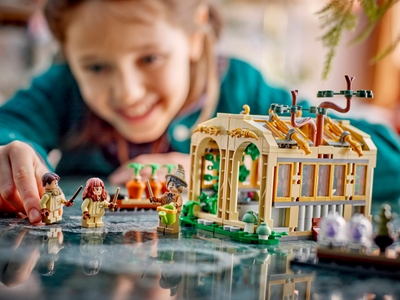 LEGO Kasteel Zweinstein™: Kruidenkundeles (76445)