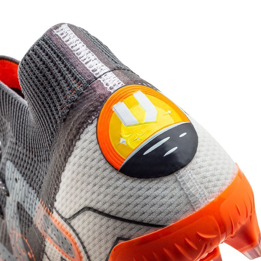 PUMA X Unisport Future Ultimate FG/AG Astronaut - Blanc/Orange/Gris ÉDITION LIMITÉE
