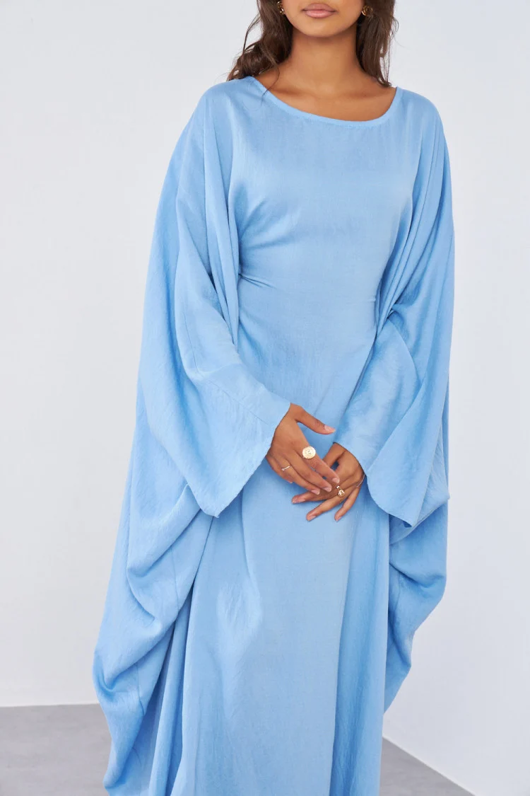 Robe longue bleue large manches chauve-souris